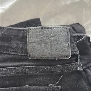 Women’s Black Levi 711 Skinny